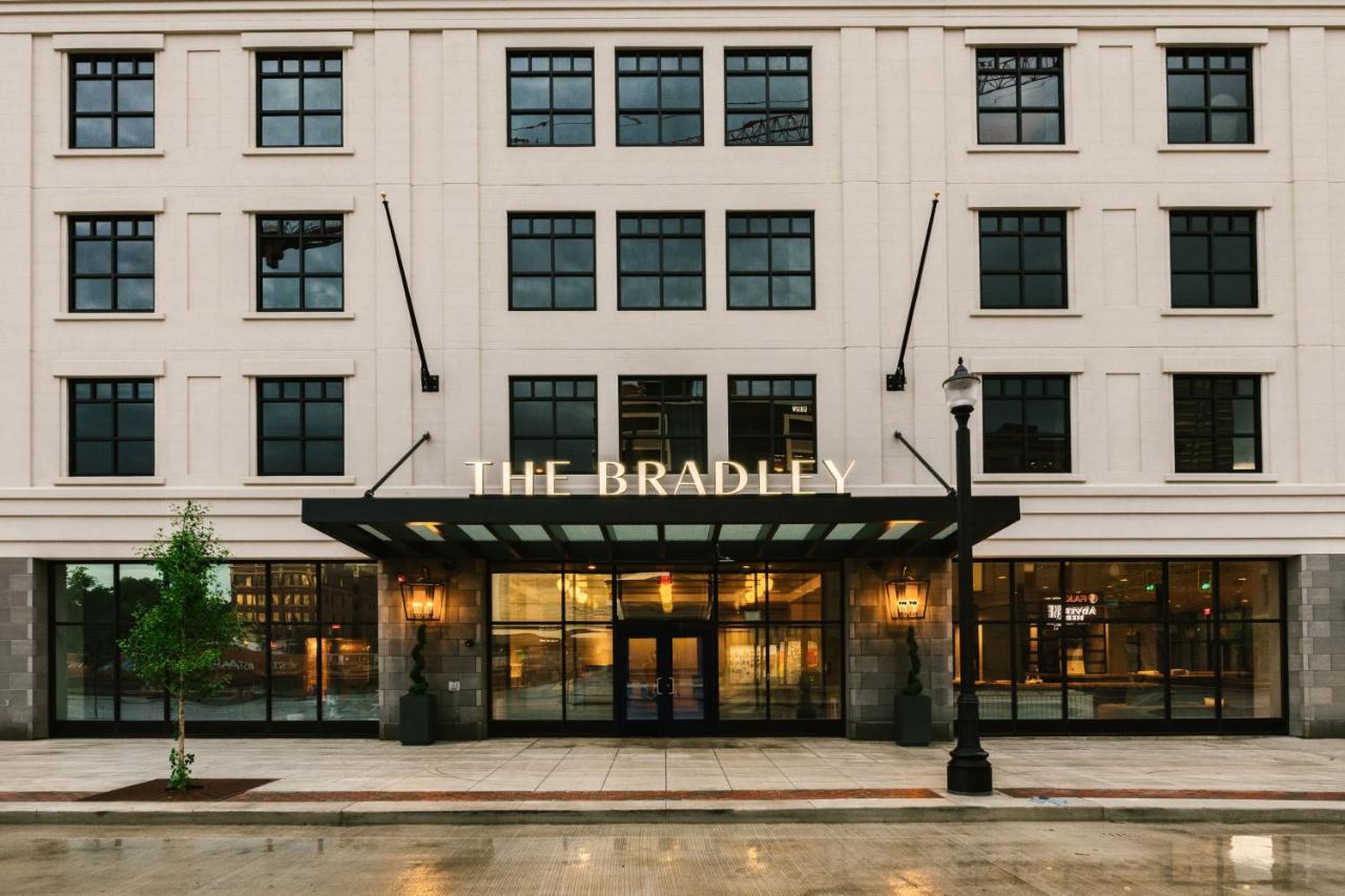 Hotel The Bradley Fort Wayne Exterior foto